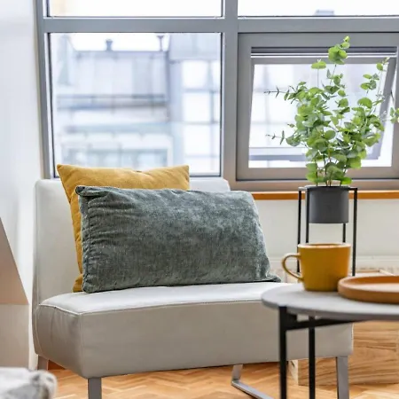 Scandi Loft, Jacuzzi, Balcony, Aircon Lägenhet