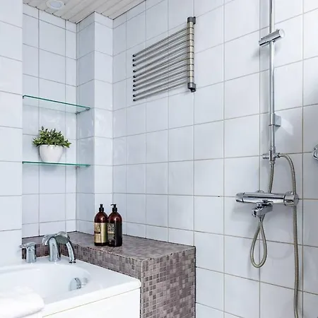 Scandi Loft, Jacuzzi, Balcony, Aircon *