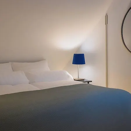 Lägenhet Scandi Loft, Jacuzzi, Balcony, Aircon