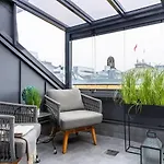 Scandi Loft, Jacuzzi, Balcony, Aircon Apartamento