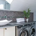 Scandi Loft, Jacuzzi, Balcony, Aircon