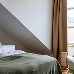 Scandi Loft, Jacuzzi, Balcony, Aircon *