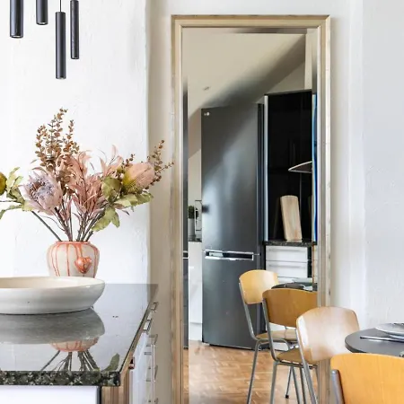 Scandi Loft, Jacuzzi, Balcony, Aircon *