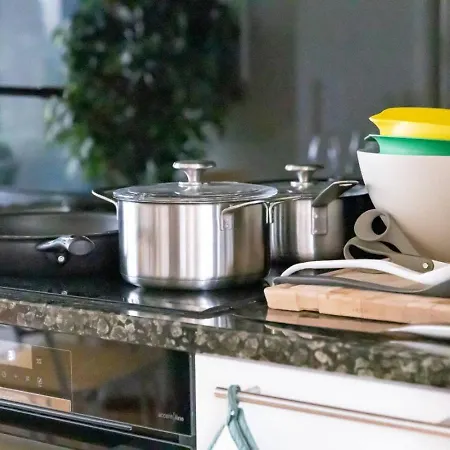 Lägenhet Scandi Loft, Jacuzzi, Balcony, Aircon