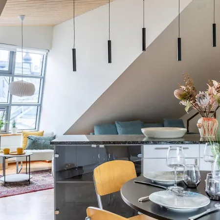 Lejlighed Scandi Loft, Jacuzzi, Balcony, Aircon *