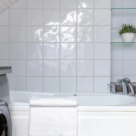 Scandi Loft, Jacuzzi, Balcony, Aircon