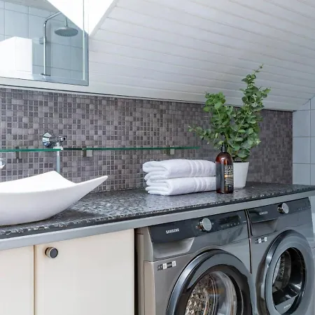 Scandi Loft, Jacuzzi, Balcony, Aircon