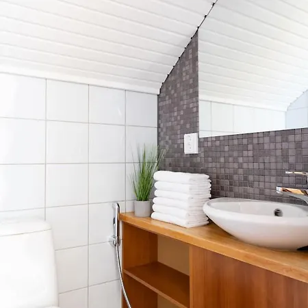 Lejlighed Scandi Loft, Jacuzzi, Balcony, Aircon