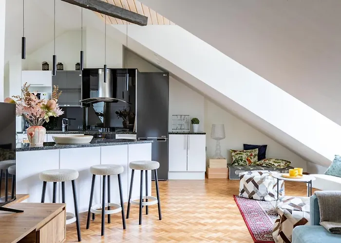 Lägenhet Scandi Loft, Jacuzzi, Balcony, Aircon Helsingfors