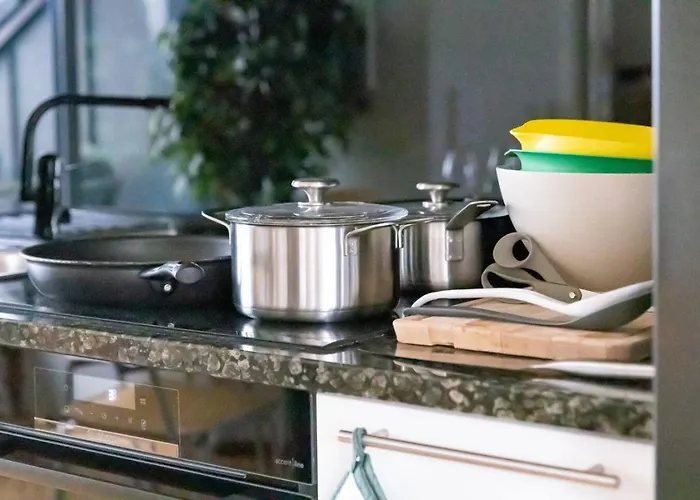 Lägenhet Scandi Loft, Jacuzzi, Balcony, Aircon
