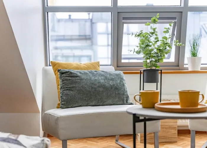 Scandi Loft, Jacuzzi, Balcony, Aircon Lägenhet