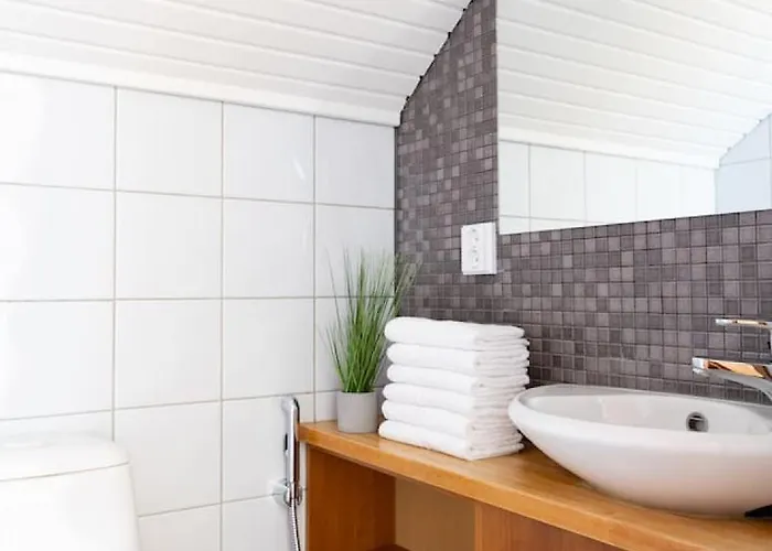 Lägenhet Scandi Loft, Jacuzzi, Balcony, Aircon