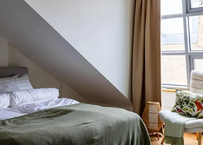 Scandi Loft, Jacuzzi, Balcony, Aircon *